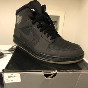 SZ 11.5 Jordan Alpha 1